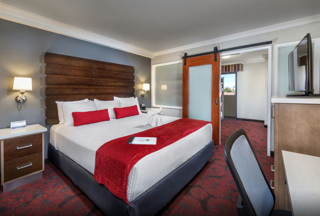 King size bed with bunk beds at the Desert Palms Inn & Suites near Disneyland