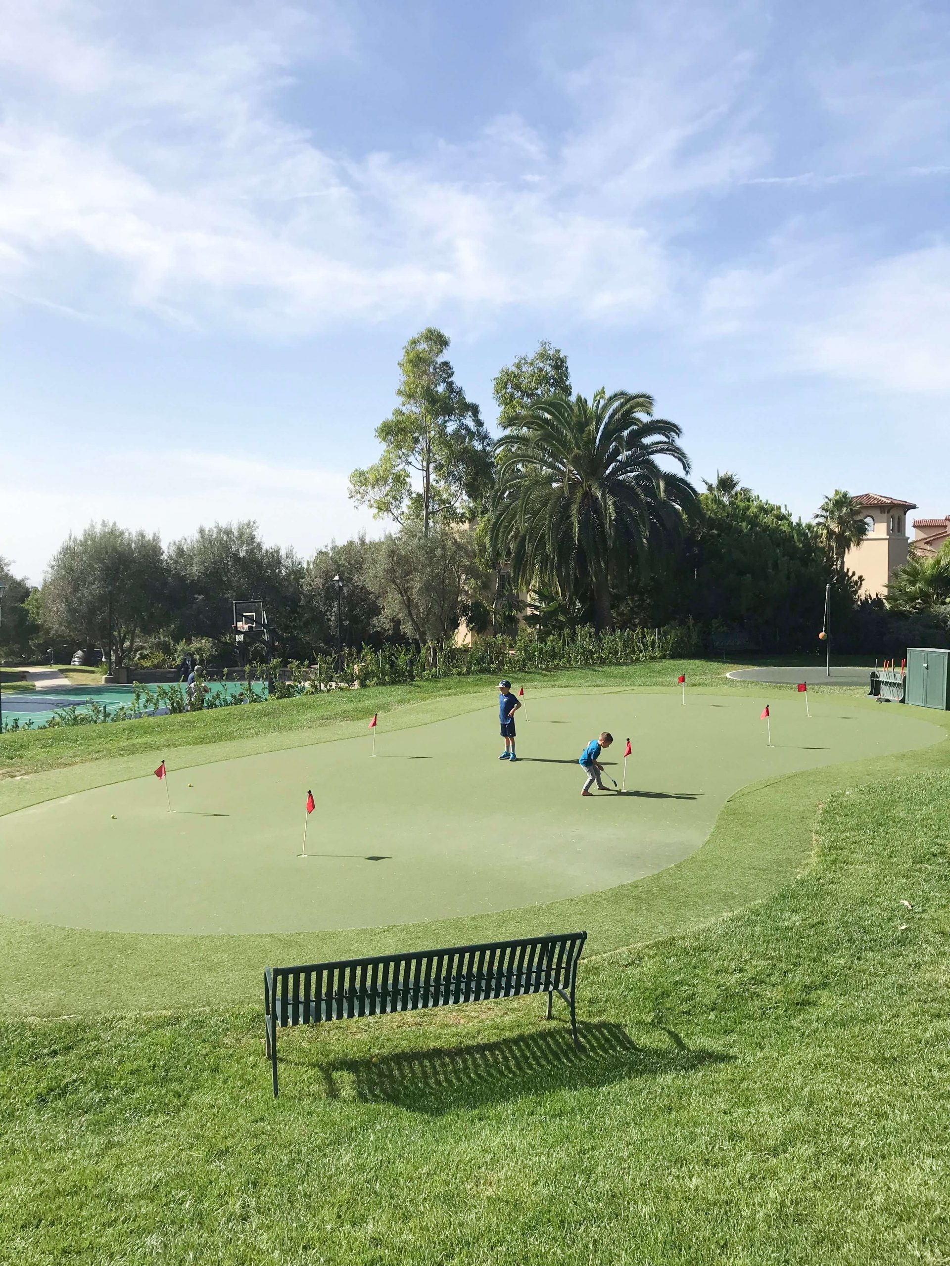 putting green at Marriott in Newport