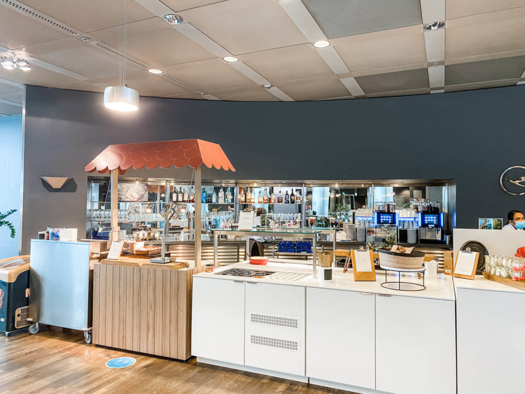 Food options in airport lounge