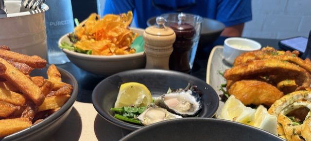 Fish and fries on black dishes