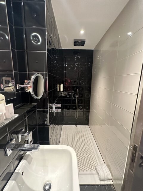 Black and white bathroom