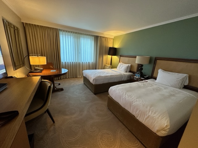 Hotel room with 2 beds