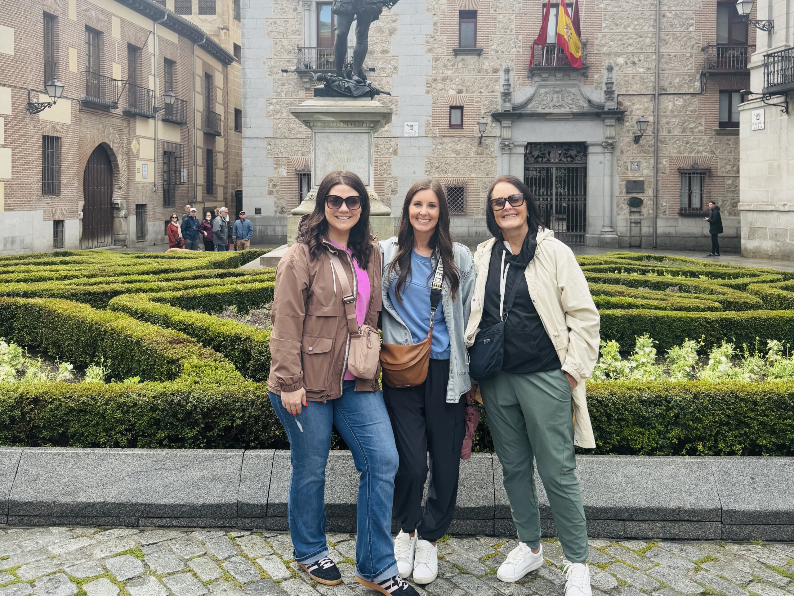 girls in front of statue in Madrid