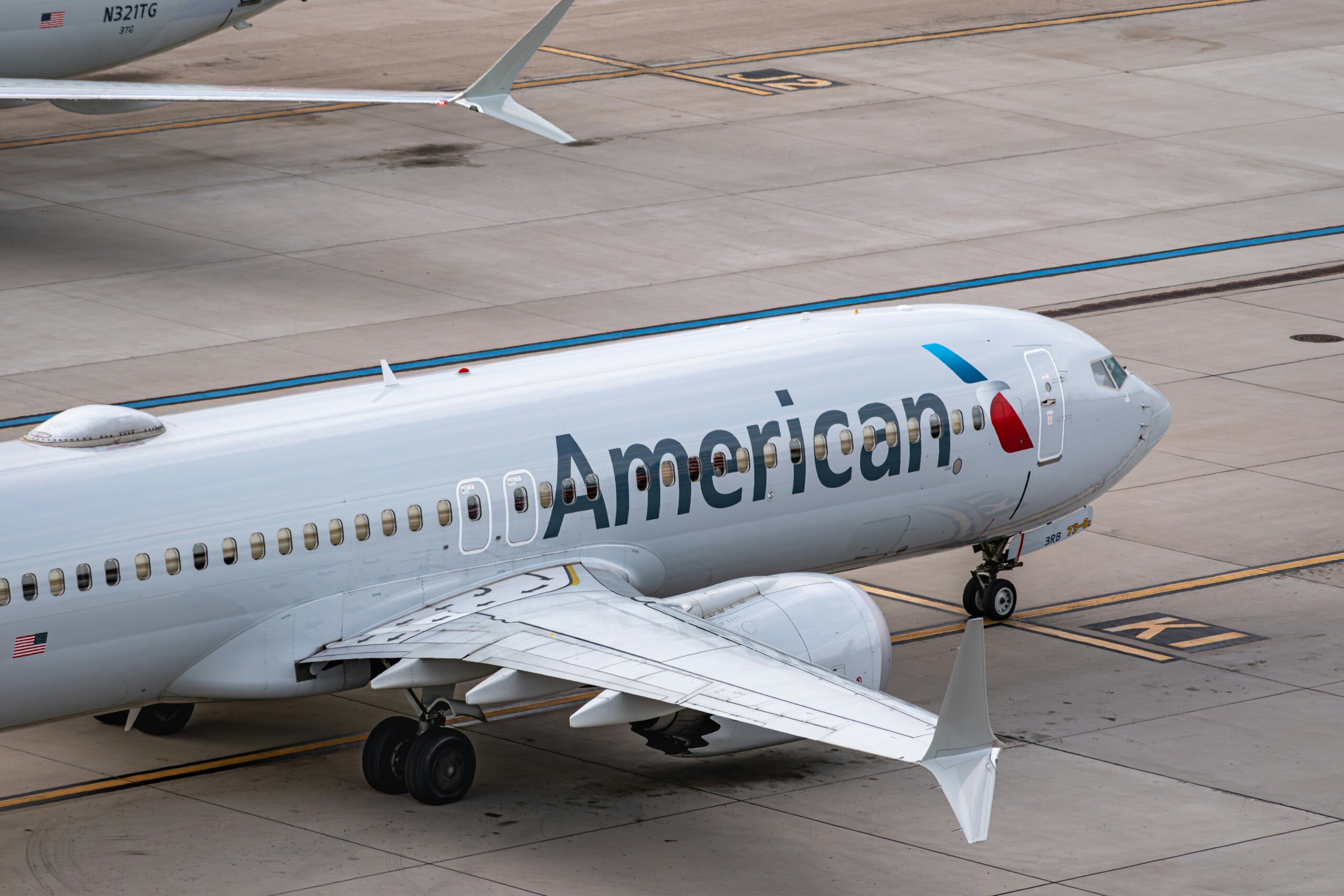 American Airlines making it's way down the tarmac.